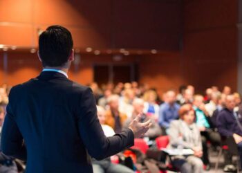 Thuyết trình tốt là cách giúp bạn tự tin bày tỏ quan điểm