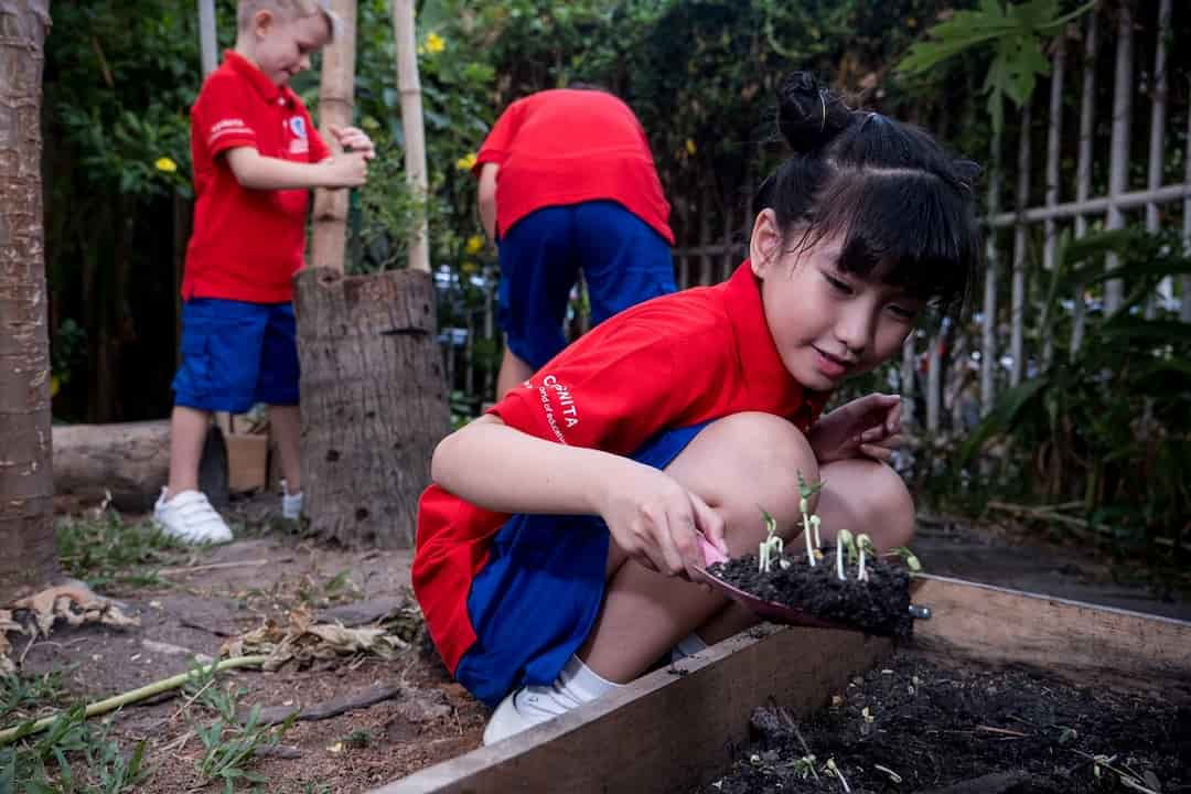 Cho bé hòa mình với thiên nhiên