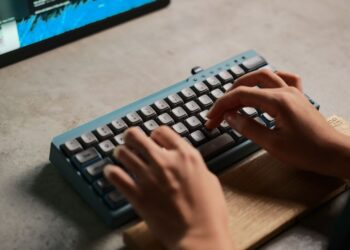 Lợi ích của việc học luyện gõ 10 ngón trên trang web