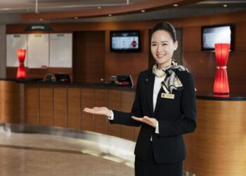 Sinh viên có thể làm việc như phục vụ bàn, nhân viên lễ tân