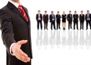 Kỹ năng giao tiếp tốt là điều để quản lý nhân sự gắn kết nhiều người